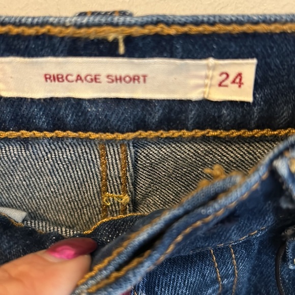 Levi’s Ribcage Shorts Dark Wash Distressed - Picture 4 of 8